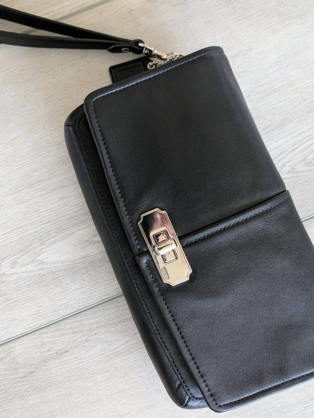 COACH Chelsea Black Leather Wristlet Clutch — Y2K Era, Silver Toned Hardware - Picture 3 of 13